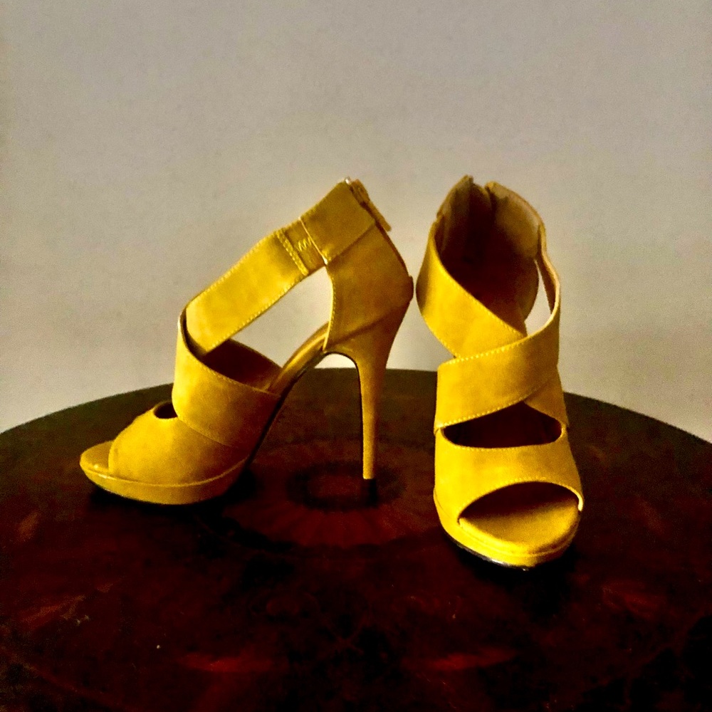 GLAM meets STYLE! Michael Antonio  velvet/suede/leather stilettos, S6.5, FS.